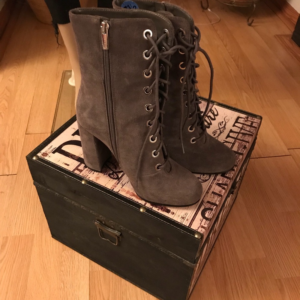 Boot - Picture 3 of 5